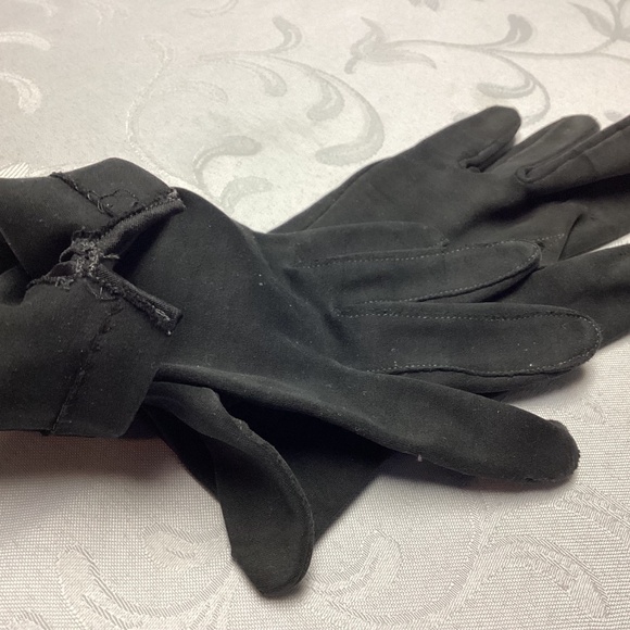 Black vintage gloves cotton with bows. See size in pictures below🖤 - Picture 7 of 12